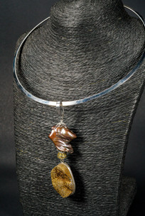 WEBJN148 GOLDEN STONE WITH BIWA PENDANT