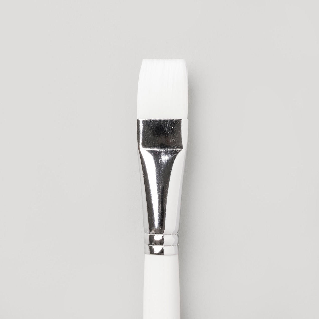 Pro Arte Polar White Nylon Brush Flat Series 32 5/8 inch