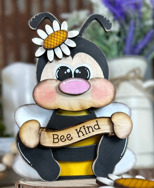 Bee freestanding shelf sitter