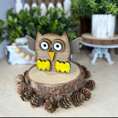 Owl freestanding shelf sitter