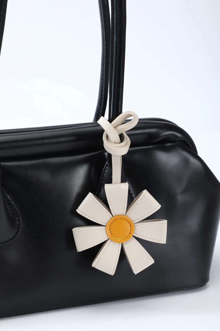 FLOWER CHARM - LIME