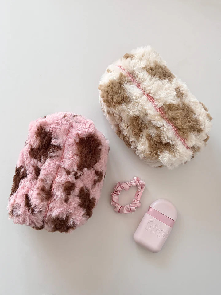 FLUFFY COW POUCH - PINK