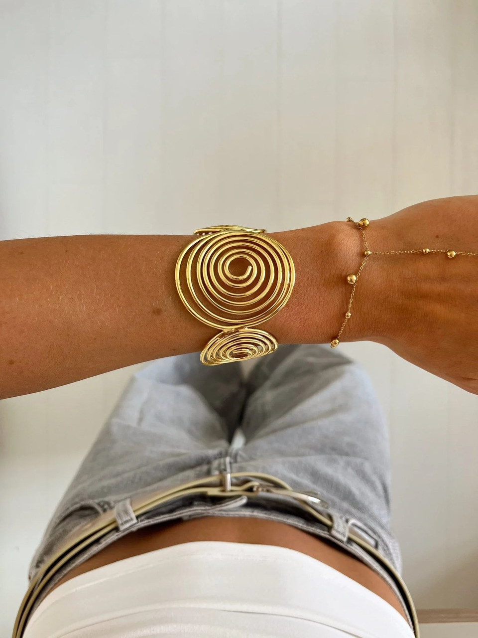 SWIRL BANGLE - GOLD