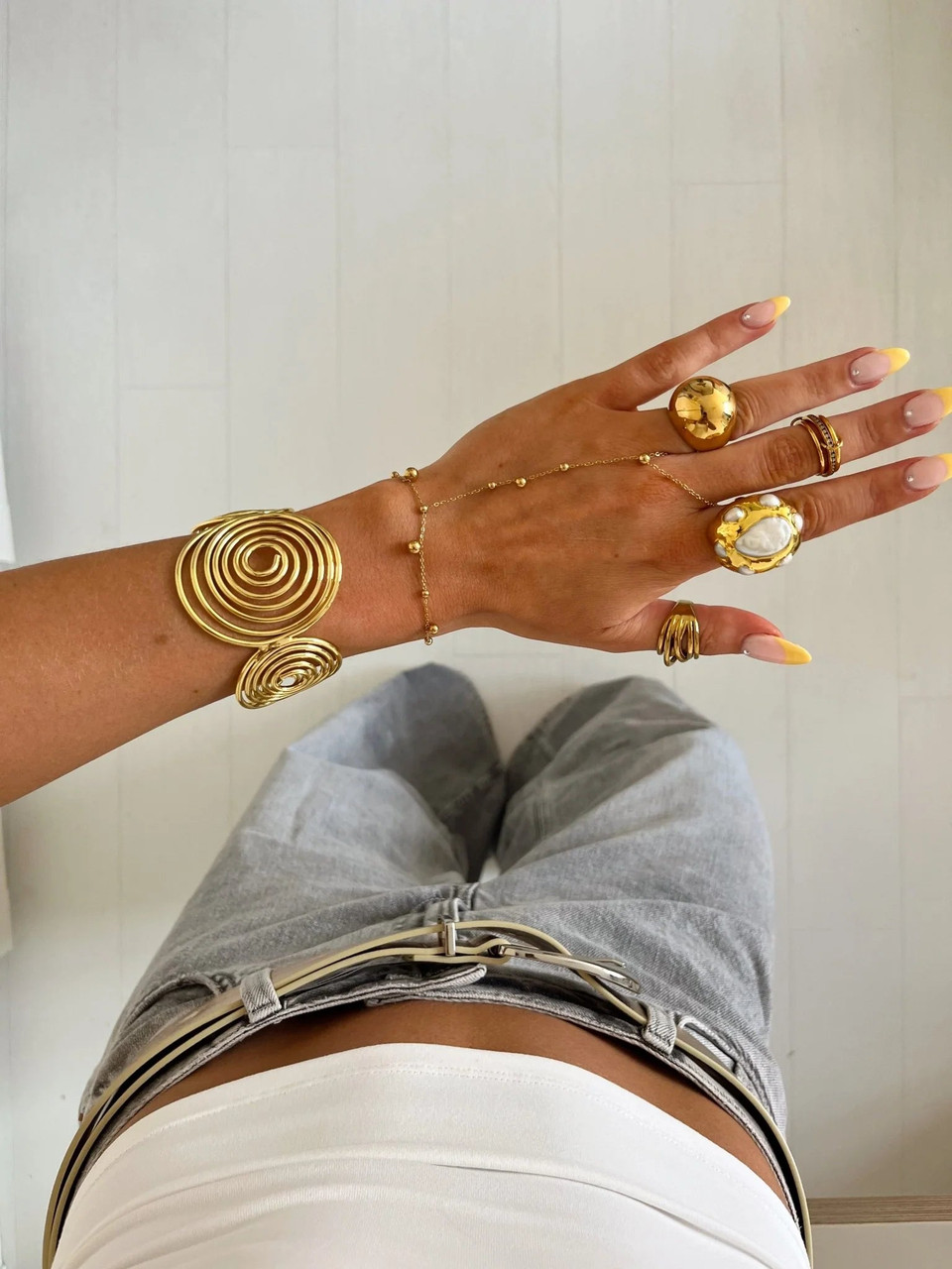 SWIRL BANGLE - GOLD