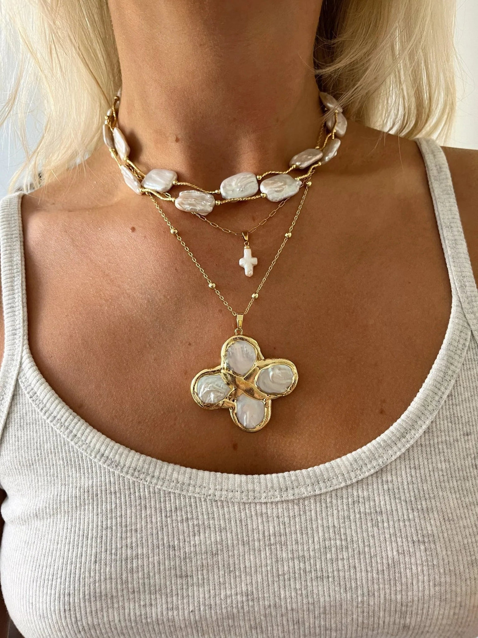 OVAL CROSS NECKLACE - GOLD
