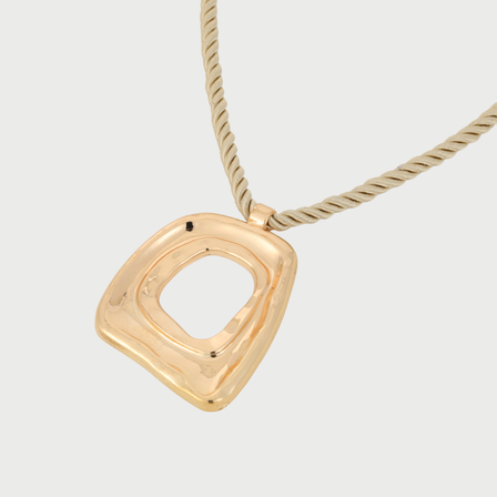 THE OVAL NECKLACE