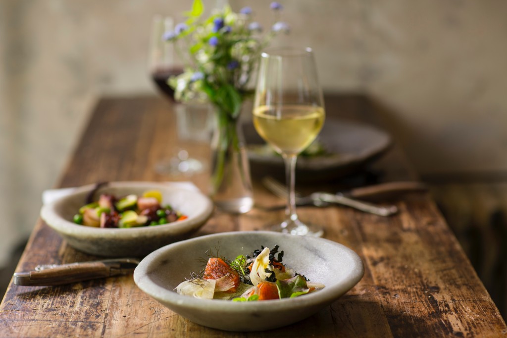 Smoked Salmon meal served with White Wine