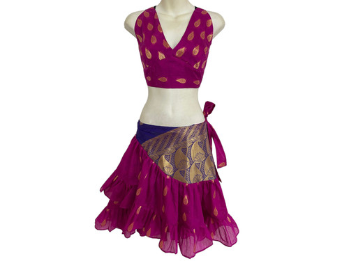 These are beautiful Mini wrap skirts and halter tops. I have shown the sis on their own and also showed layered with full skirts to give you costuming ideas.
These are unique and one of a kind sets.  These are beautiful Mini wrap skirts and halter tops. I have shown the sis on their own and also showed layered with full skirts to give you costuming ideas.
These are unique and one of a kind sets.