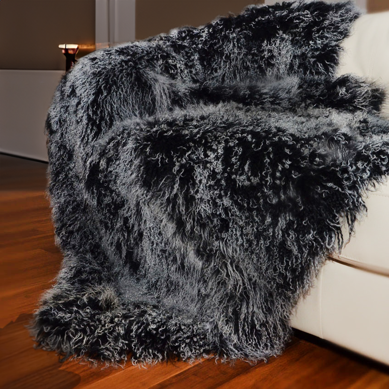 https://cdn11.bigcommerce.com/s-1f7e8/images/stencil/1280x1280/products/594/7581/frosted_black_fur_throw__22113.1698552939.png?c=3