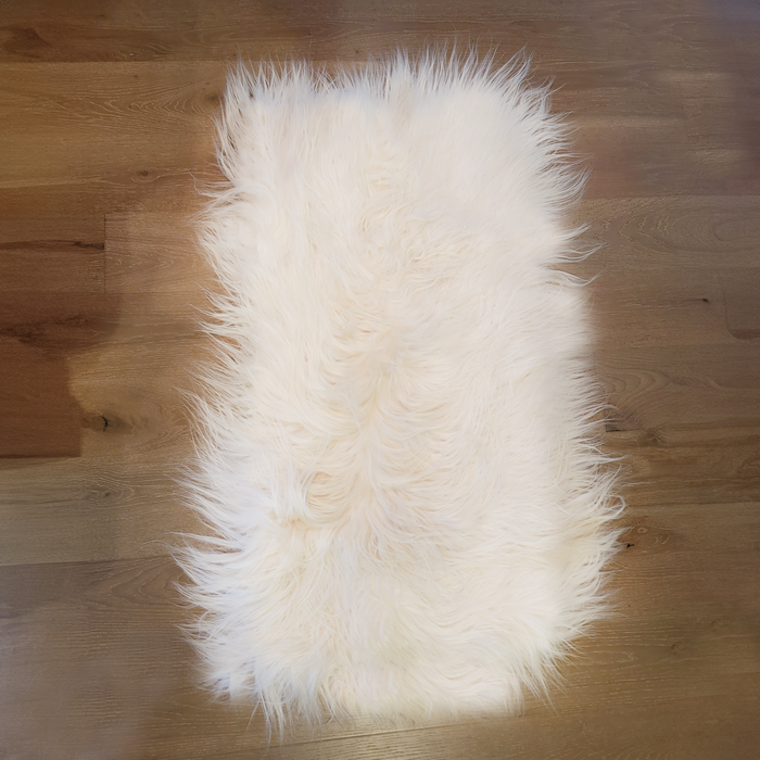 Long Straight Goat Fur Plate White