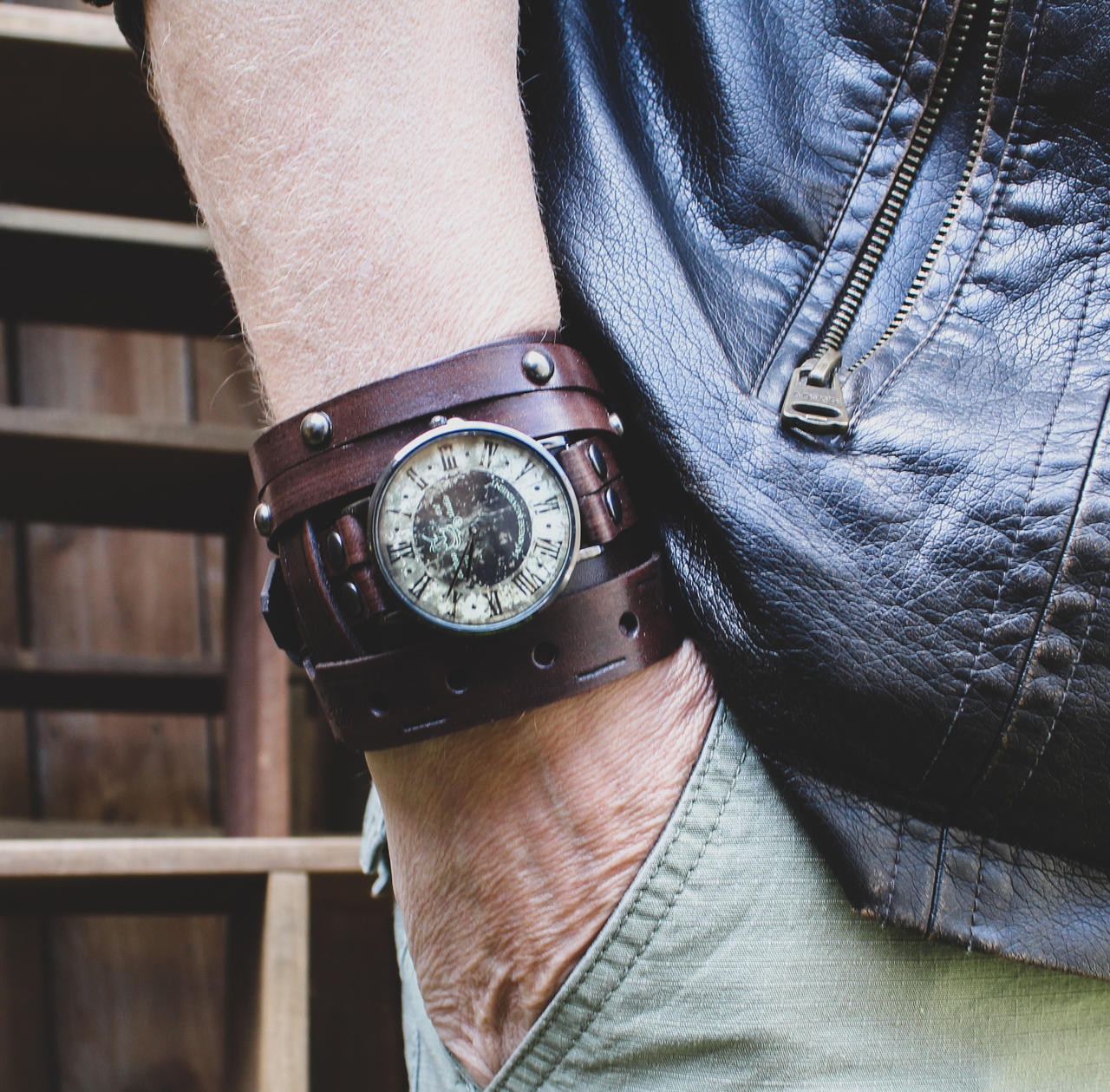 Men's leather cuff with vintage watch|Brown