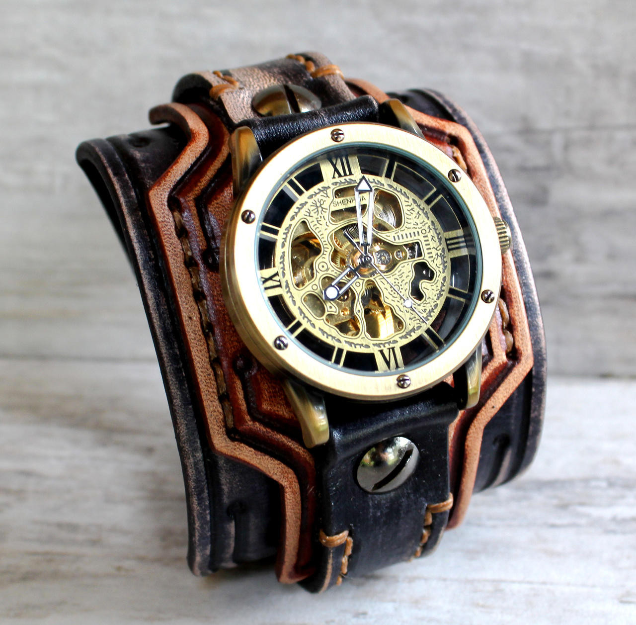 Personalizable leather cuff watch with Steampunk Watch