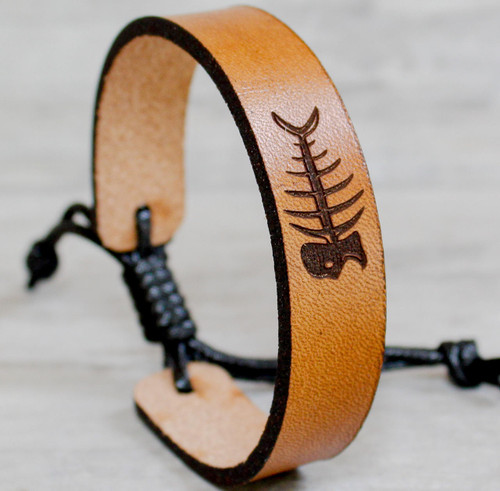 FLAT FISH BONE LEATHER BRACELET IN DARK BROWN