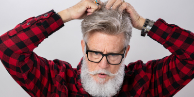  DIY Gids: Hoe Je Een Haarstuk Aanbrengt en Verwijderd