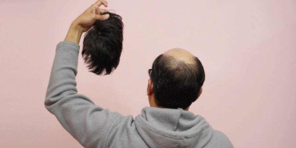 Wat je Kunt Verwachten Als je Voor het Eerst een Haarstuk Draagt