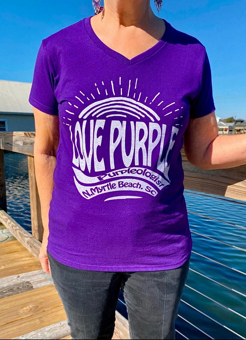 トップス FEELS. LOVE ICON T-SHIRT PURPLE M Love Purple Groovy V-Neck T-Shirt - Purpleologist