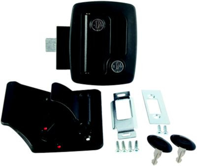 A P PRODUCTS 013-520 BAUER DOOR LATCH W/KEYS-BLACK