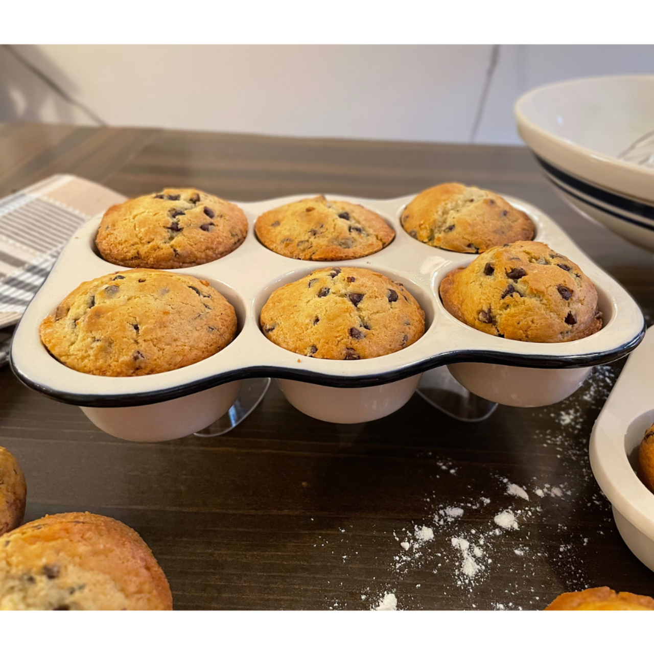 Dominion Bakeware ~ Muffin Pan