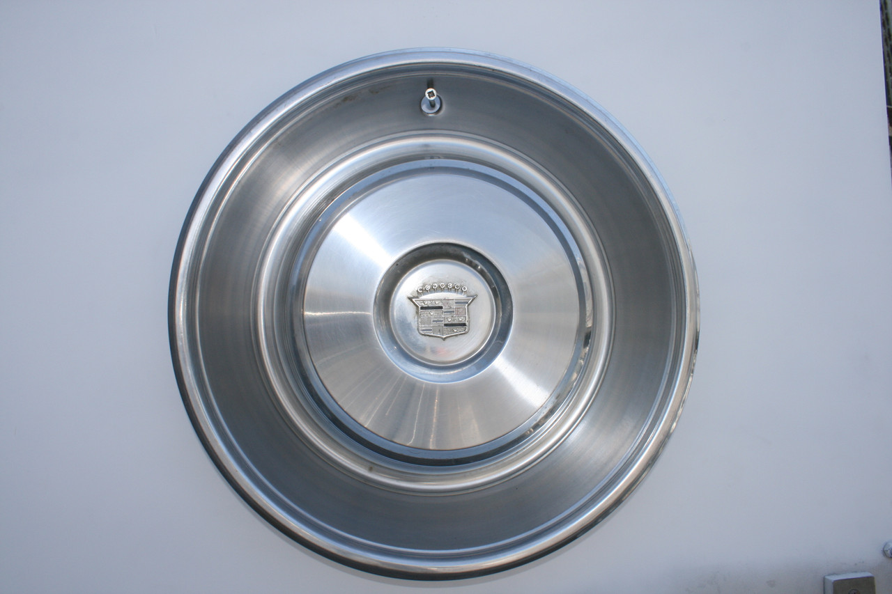 1965 Cadillac Hubcaps 15