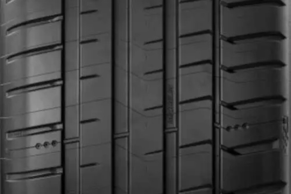 Michelin Pilot Sport 5 tread closeup