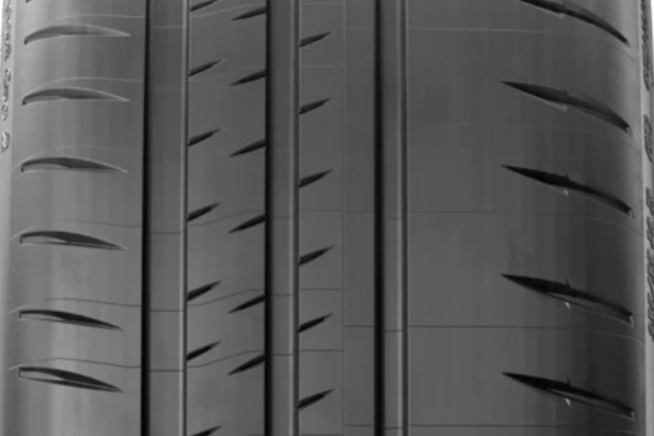 Michelin Pilot Sport Cup 2 tread closeup