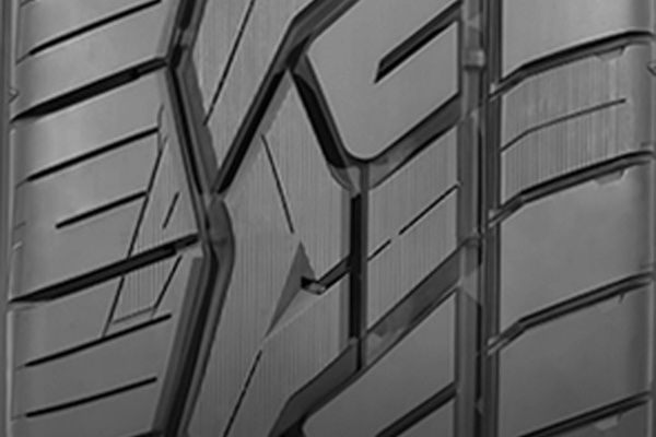 Nitto NT420V tread closeup