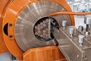 Machine performing diamond slicing