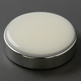 Visual example of high surface energy material showing excellent adhesive wetting and spread