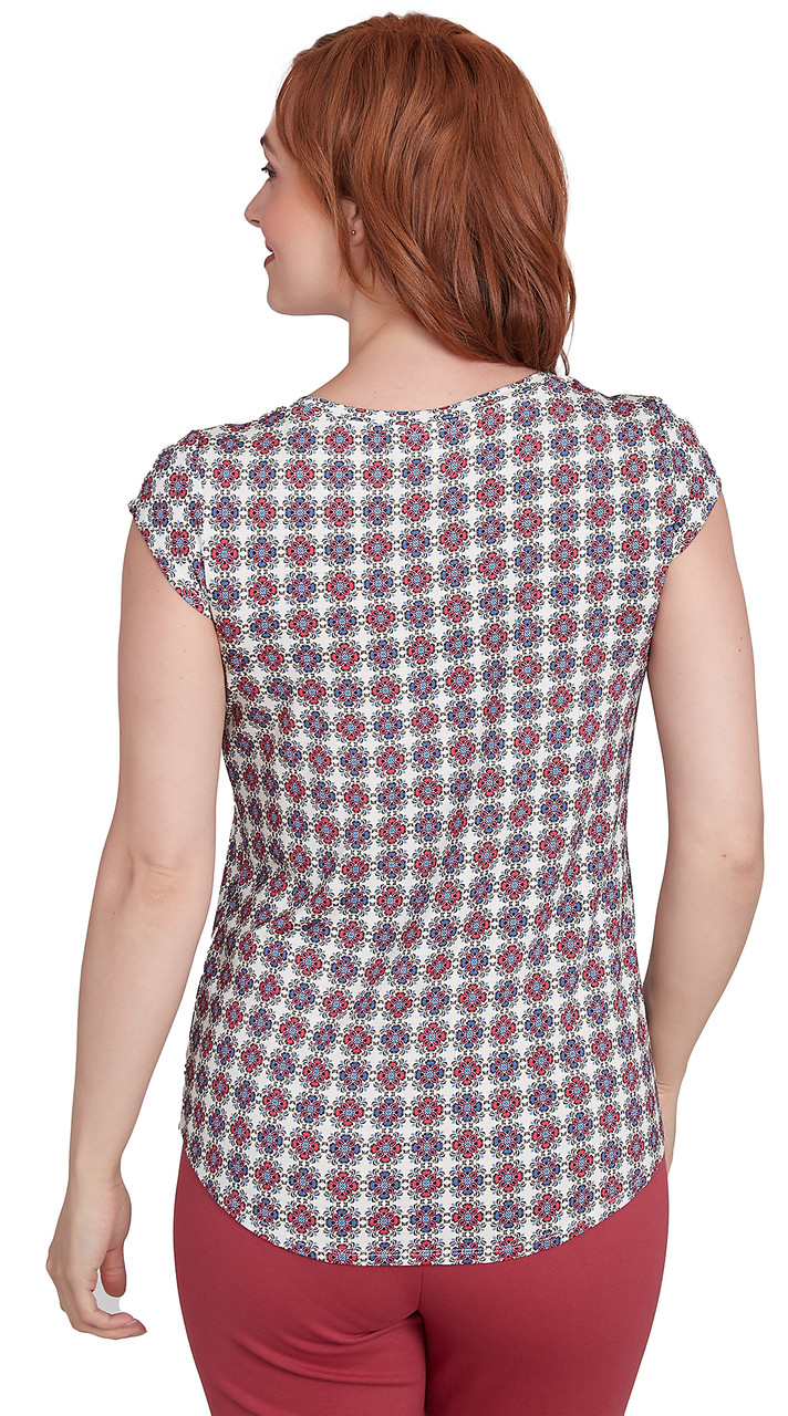 TOP *MISSY* VANILLA CAP SLEEVE MEDALLION