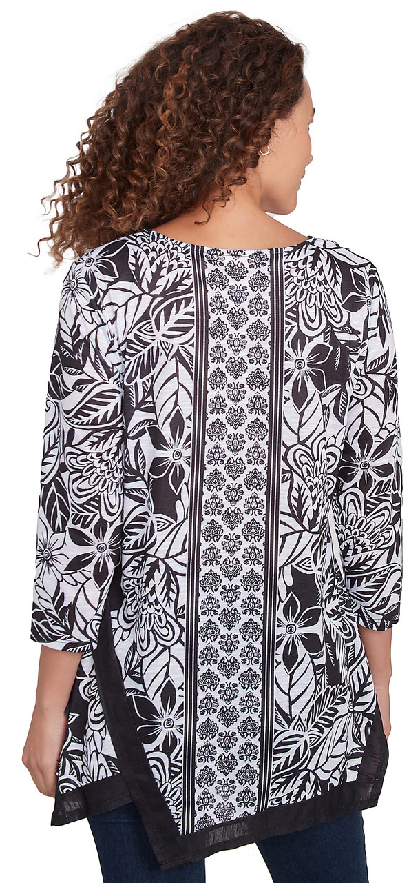 TOP *PETITE* BLACK WHITE 3/4 SLEEVE PRINT