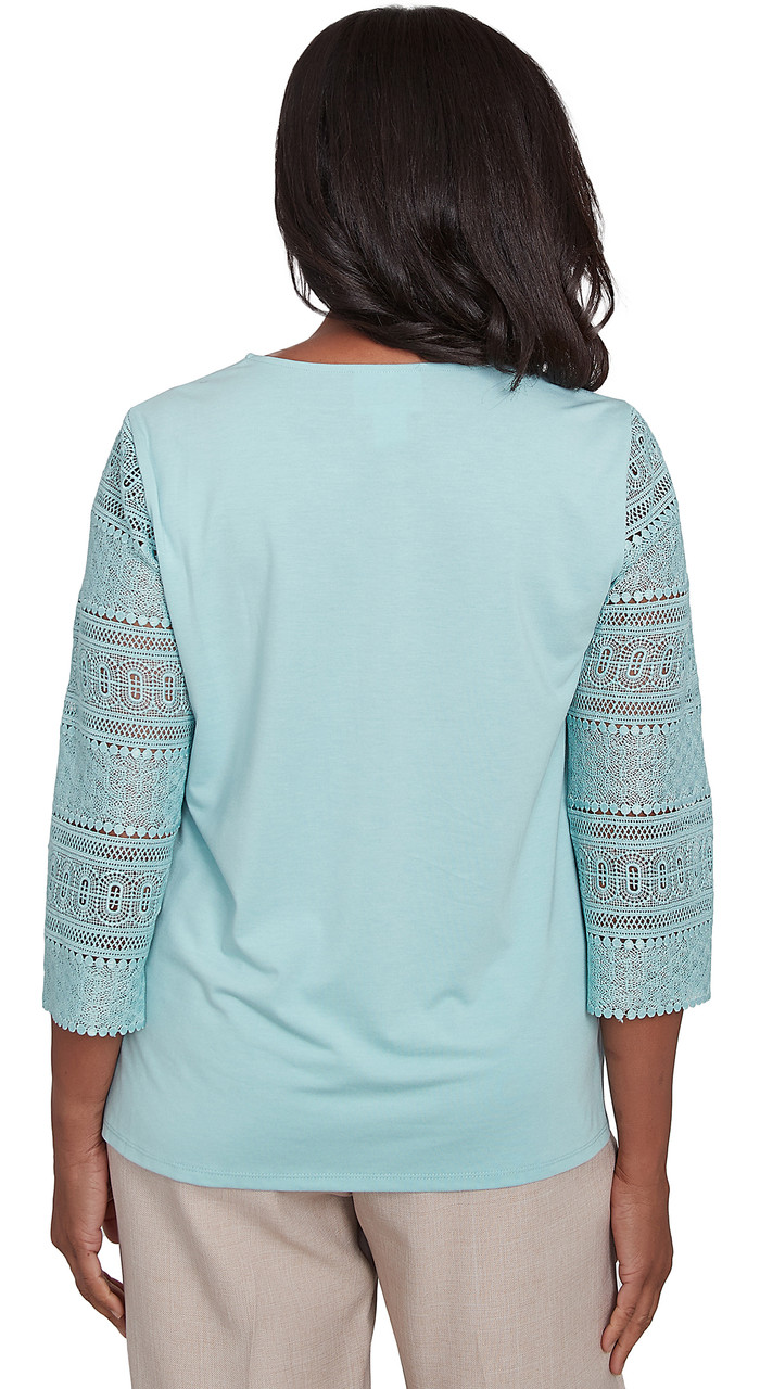 TOP *PETITE* PISTACHIO SOLID W/LACE SLVS