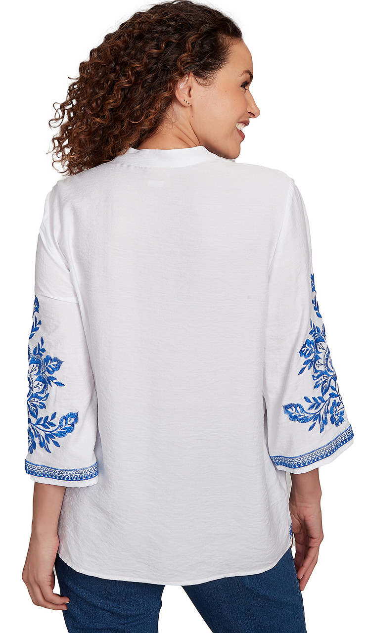 TOP *MISSY* WHITE STAND COLLAR EMBROIDERED
