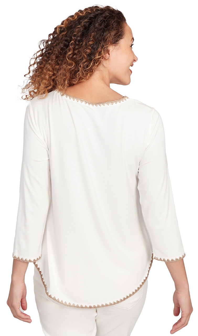 TOP *PETITE* IVORY SCOOP NK W/STITCH DTL