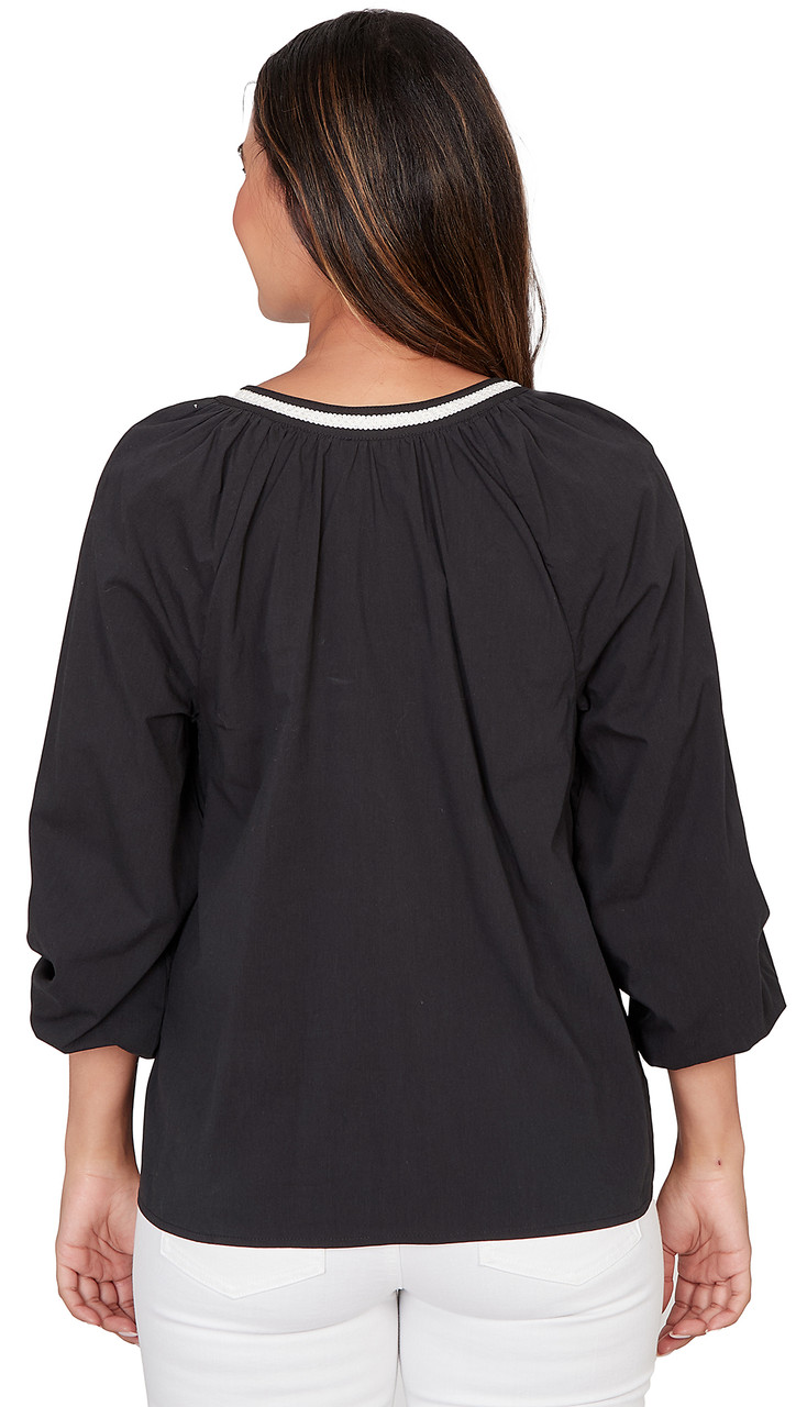 TOP *PLUS* BLACK SPLIT NK W/EMBROIDERY