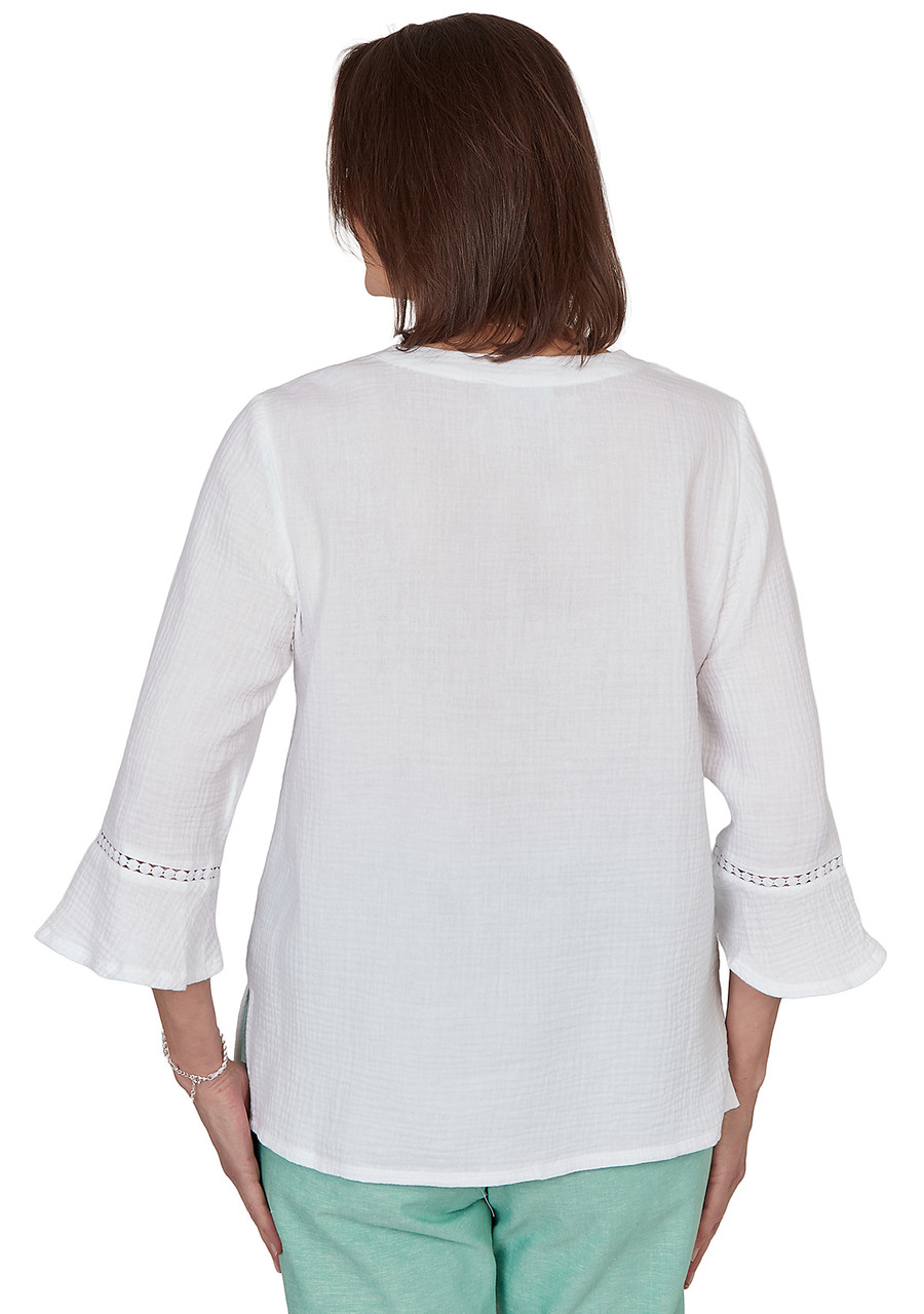 TOP *PLUS* WHITE YOKE FLORAL EMBROIDERY
