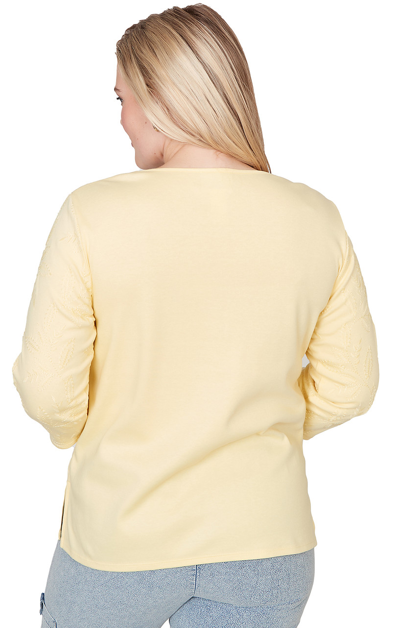 TOP *PETITE* SUNSHINE YOKE FLORAL EMBROIDERY