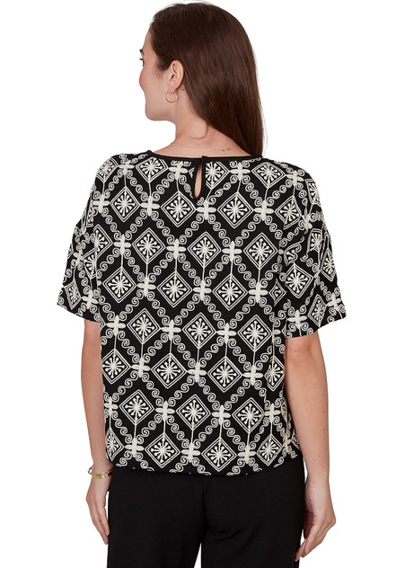 TOP *MISSY* ONYX CREW NK DORI EMBROIDERED