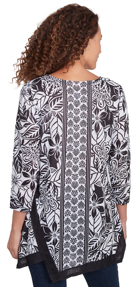 TOP *PETITE* BLACK WHITE 3/4 SLEEVE PRINT