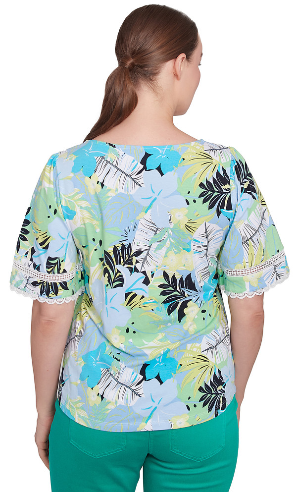 TOP *PETITE* CHAMBRAY MULTI LAYERED TROPICAL PRINT