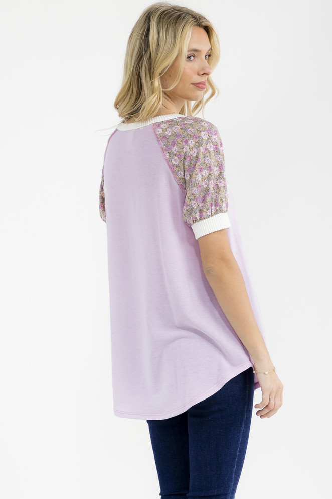 TOP *MISSY* LILAC FLORAL RAGLAN HENLEY