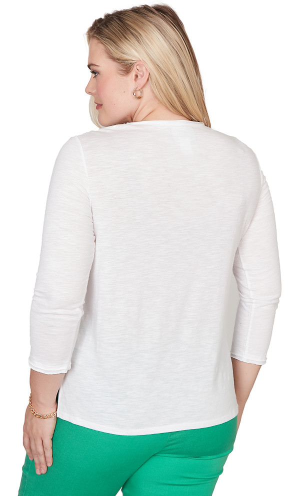 TOP *PLUS* WHITE FLORAL EMBROIDERY