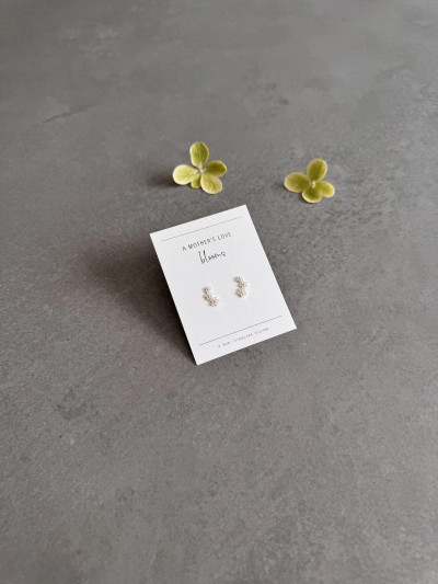 Sterling silver climbing flower stud earrings on a 'Mother's Love Blooms' message card. Sterling silver climbing flower stud earrings on a 'Mother's Love Blooms' message card.