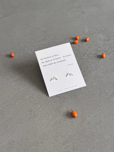Sterling silver mountain earrings on a Haiku poem message card. Sterling silver mountain earrings on a Haiku poem message card.