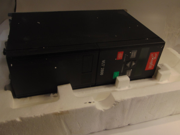 丹佛斯VLT 2800驱动器，频率:1马力，380 - 480伏，ip20, 3相位，标准，变频，带/ o射频滤波器