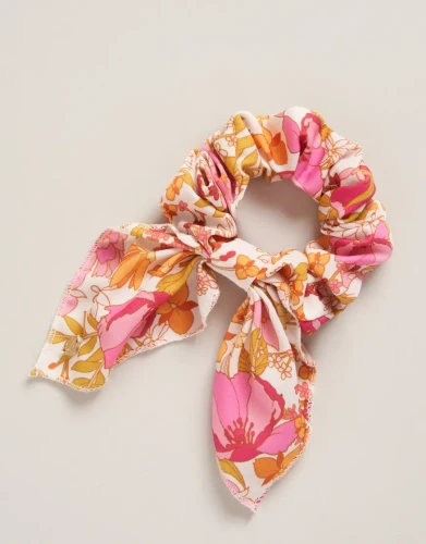 Spartina 449 Heyward's Rate Daisies Scrunchie  