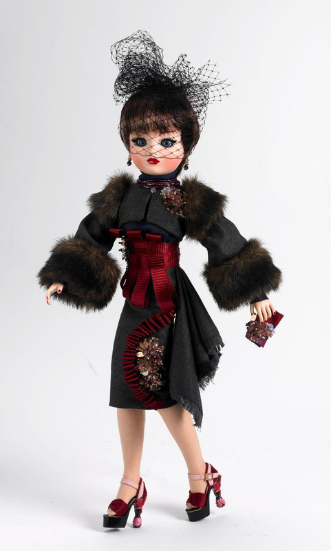 Madame Alexander A Fashionable Life Cissy 21" Fashion Doll