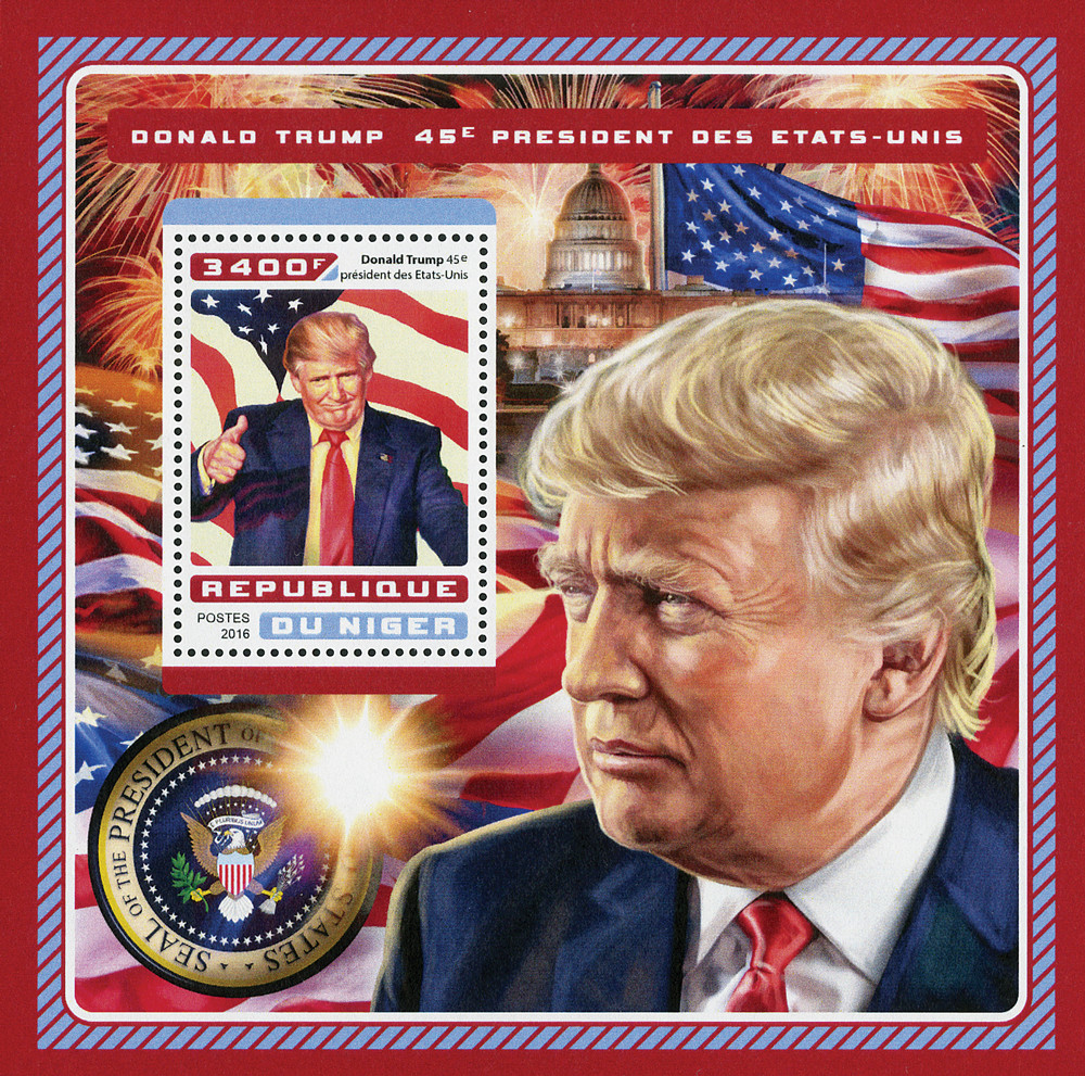 M11844 - 2016 45th Pres Trump Giving Thumbs up ss - Mystic Stamp