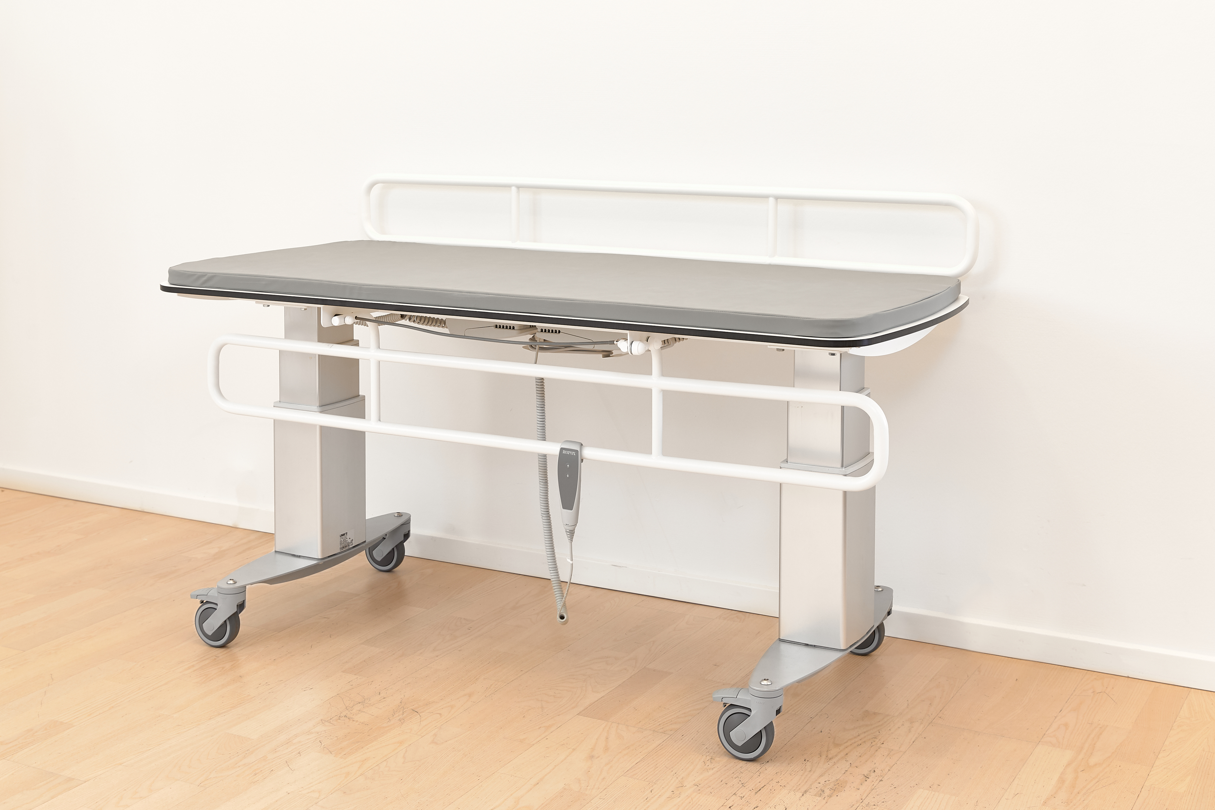 MOBILIO SHOWER BED/TROLLEY