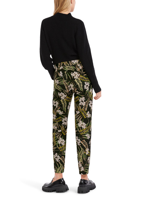 MARC CAIN Floral Print Pants With A Tailored Fit And Tapered Legs. | VC8163J37
