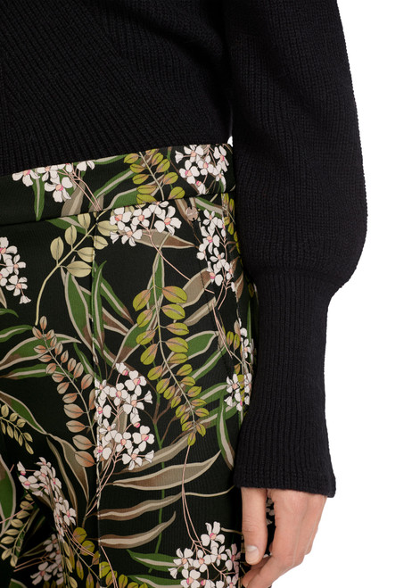 MARC CAIN Floral Print Pants With A Tailored Fit And Tapered Legs. | VC8163J37